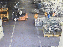 ���ң�����һ����ʧ�󱻲泵���ڵذ�Ħ��